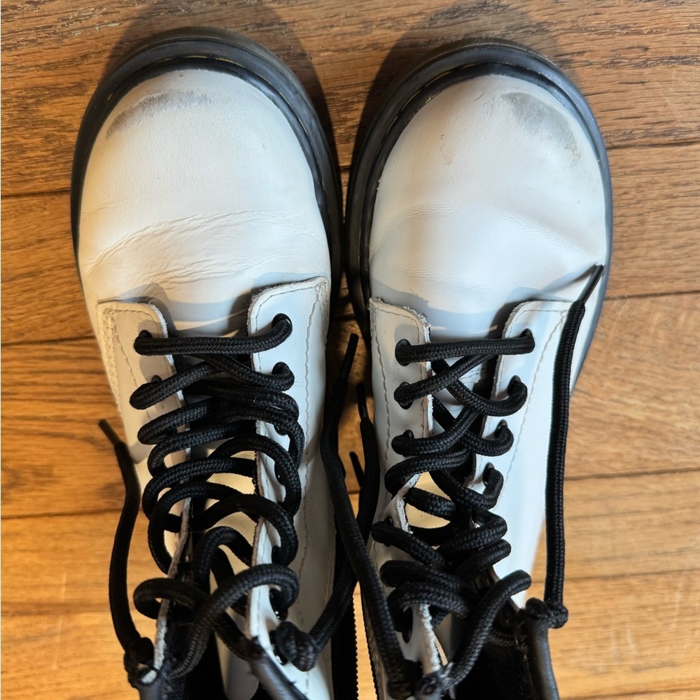 Dr. Martens Kids White Leather Combat Boots Size 1 Youth Lace-Up Docs - Picture 2 of 5